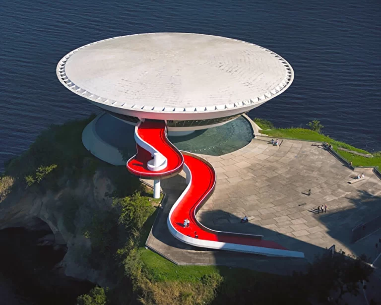 Niterói Çağdaş Sanat Müzesi’nde Görülmesi Gereken Eserler