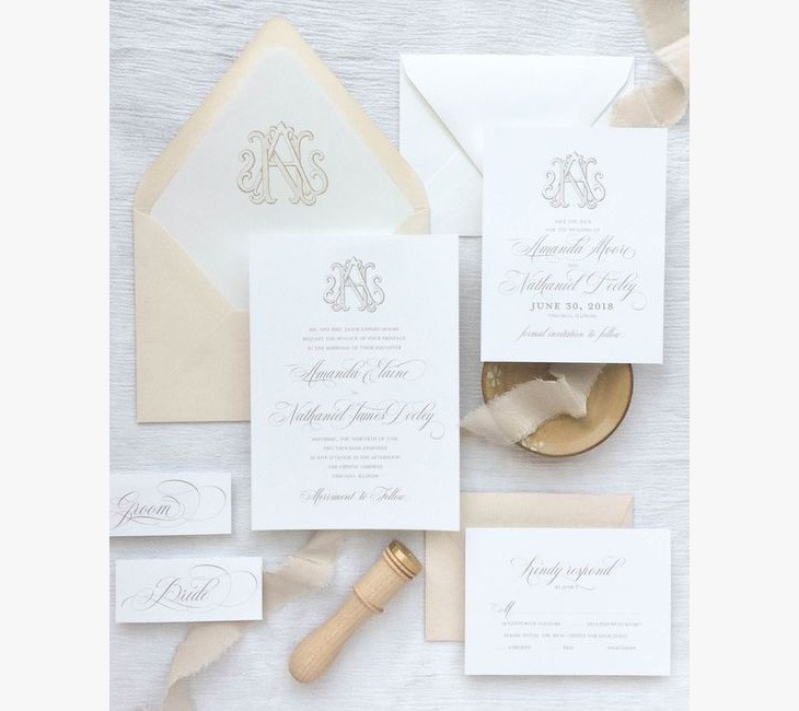 İç İçe Geçen Monogramlı Davetiyeler