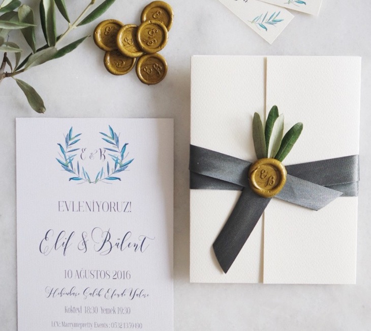 Çelenkli Monogramlı Davetiyeler
