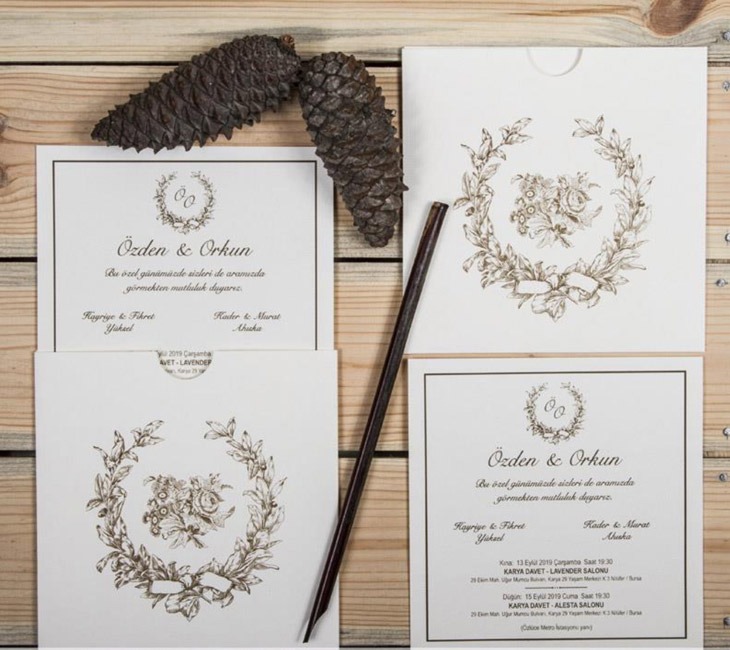 Çelenkli Monogramlı Davetiyeler