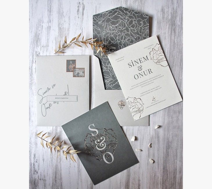 İç İçe Geçen Monogramlı Davetiyeler