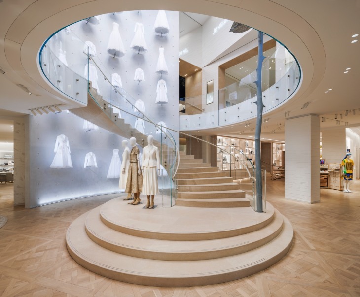Büyüleyici bir Mağaza Deneyimi: Dior 30 Montaigne