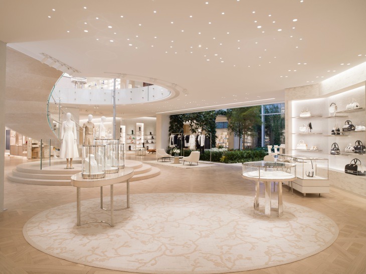 Büyüleyici bir Mağaza Deneyimi: Dior 30 Montaigne