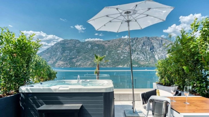 Karadağ'ın En İyi Otel ve Restoranları