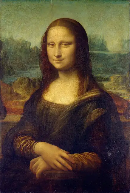 Leonardo da Vinci’nin Mona Lisa tablosunda oturan kadın figürü, arka plandaki manzara ve yumuşak geçişli sfumato tekniğiyle birlikte görülüyor.