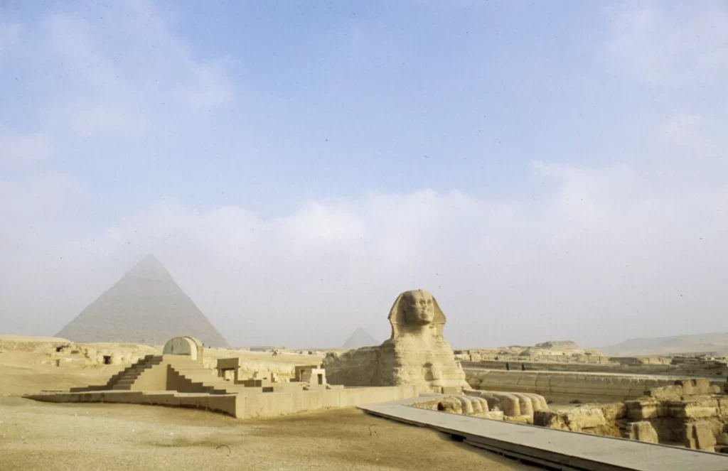Giza Piramitleri ve sfenks.