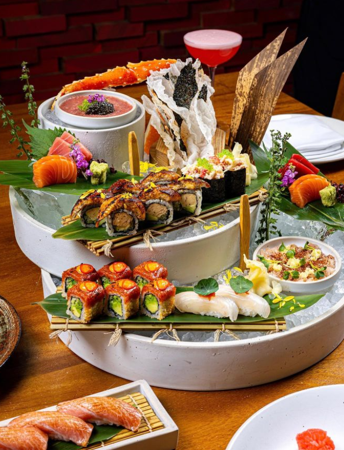 Galataport Roka Restaurant’ta modern Japon mutfağı sunumları, sushi ve sashimi çeşitleri