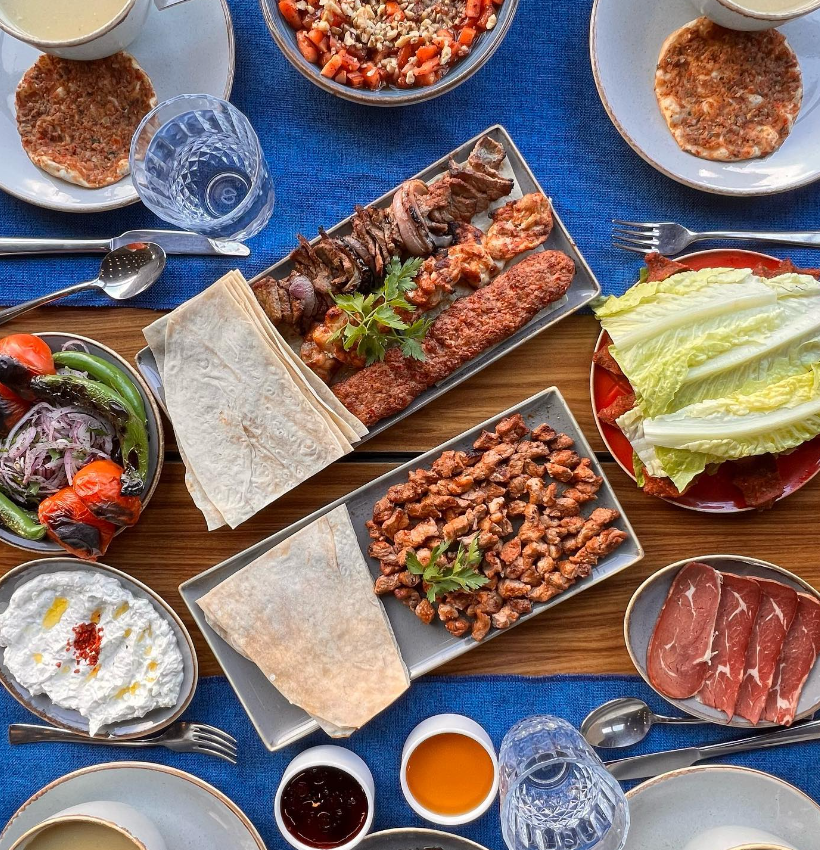 Köşebaşı etli ve tavuklu iftar menüsü