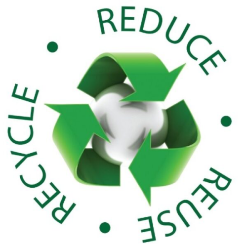 Beyaz arka planda, sürdürülebilirlik felsefesinin temelini oluşturan Reduce, Reuse, Recycle (azalt, tekrar kullan, geri dönüştür) kelimeleriyle çevrili, üç yeşil okla dönen parlak bir geri dönüşüm sembolü, çevreye duyarlı yaşam ilkelerini vurguluyor.