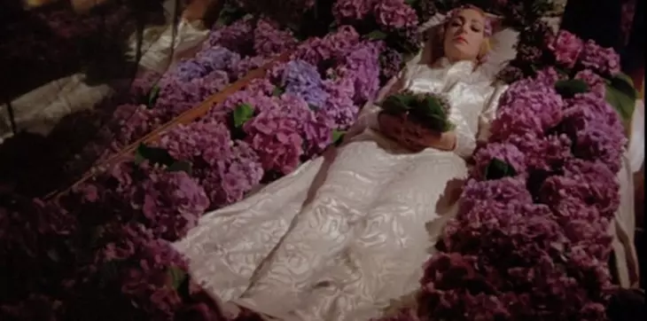 Unutulmaz Sahneleriyle Çiçekleri Evinize Getiren Filmler