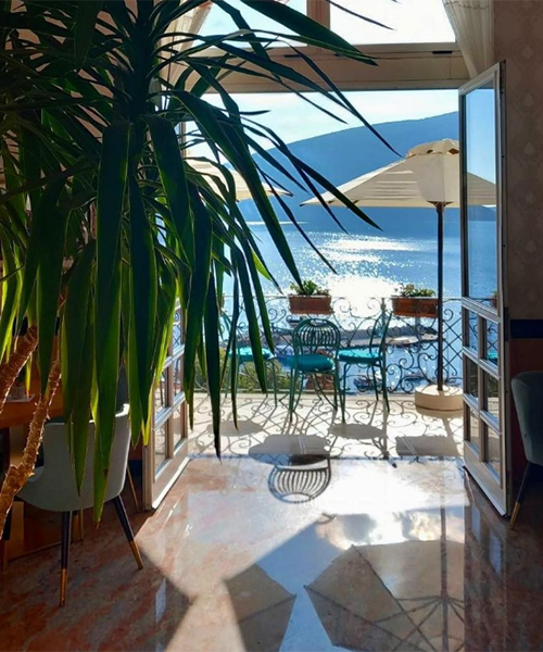 Herceg Novi Eski Şehir içerisinde konumlanan Gradska Kafana, kısa bir mola ve kahve için tercih edilebilecek klasik bir Balkan kafesi.