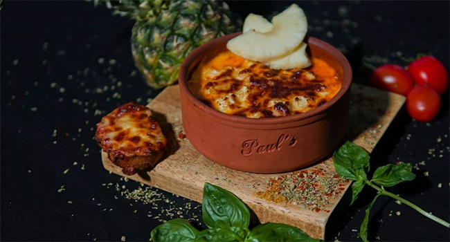 Paul’s Lasagna Moda’da toprak güveçte servis edilen lazanya - Moda mekanları rehberi.