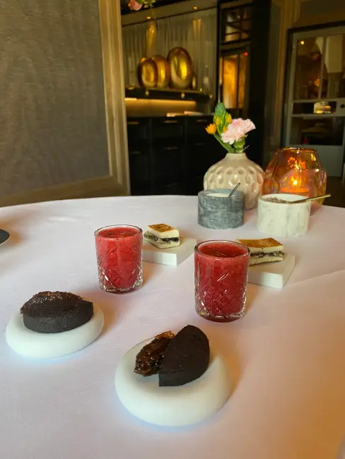 Amsterdam'ın Kalbinde Lüks Bir Deneyim: Hotel TwentySeven