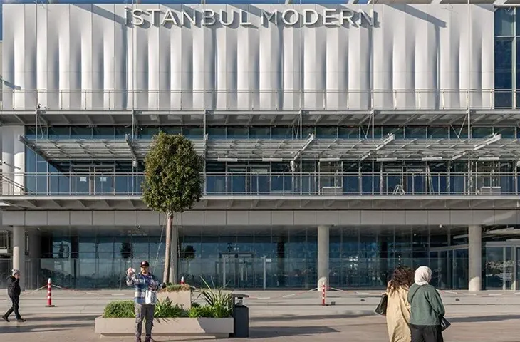 İstanbul Modern Rehberi: Sergiler, Mimari ve Ziyaret Detayları