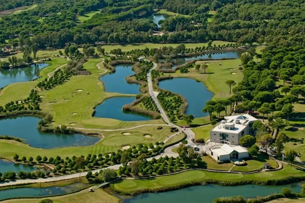 Türkiye’de Golf Oynayabileceğiniz En İyi Sahalar