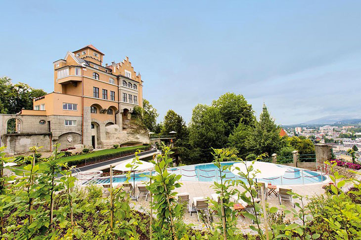 Kral ve Kraliçeler Gibi Karşılanacağınız En İyi 14 Şato Otel