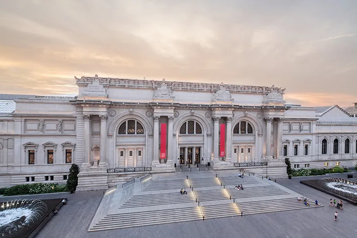 New York’taki Metropolitan Museum, görkemli neoklasik mimarisiyle öne çıkan müze ve sanat galerileri arasında