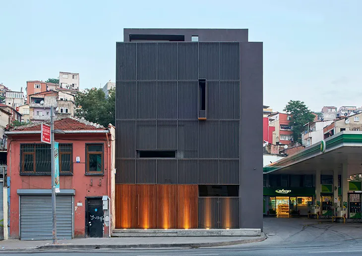 İstanbul’daki Pilevneli Galeri’nin minimalist ve modern sanat galerisi tasarımı