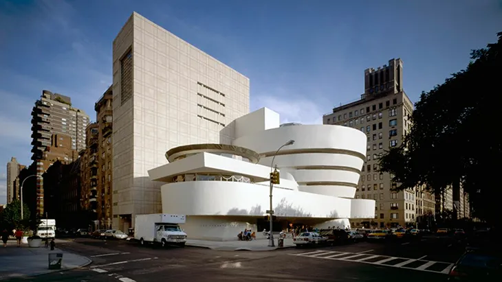 New York’taki Solomon R. Guggenheim Müzesi’nin spiral formuyla öne çıkan ikonik müze mimarisi