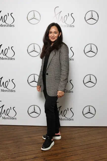Deprem Bölgesi Destekçileri, She's Mercedes