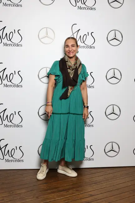 Deprem Bölgesi Destekçileri, She's Mercedes