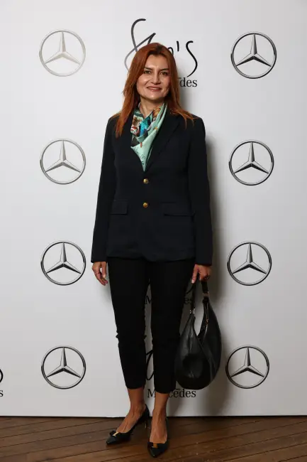Deprem Bölgesi Destekçileri, She's Mercedes