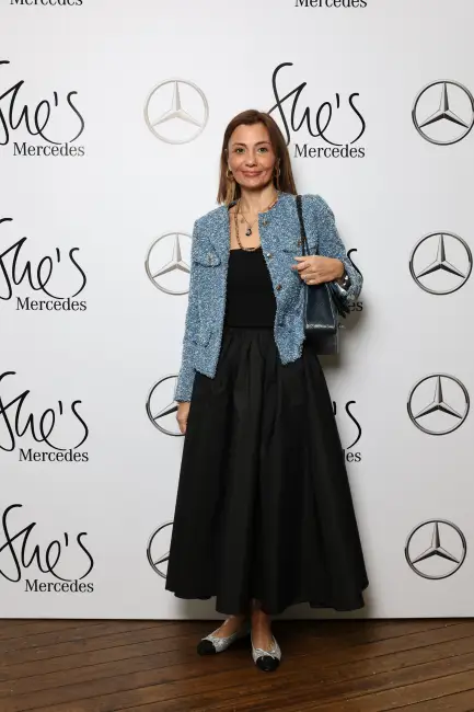 Deprem Bölgesi Destekçileri, She's Mercedes