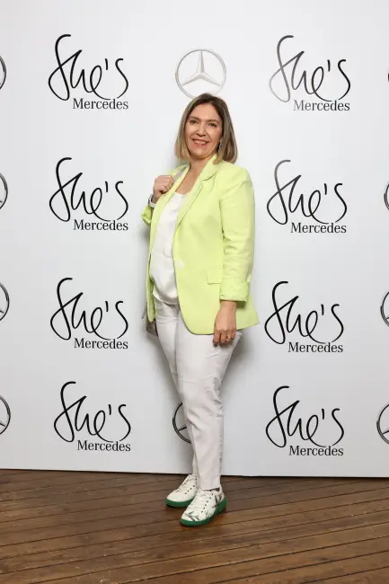 Deprem Bölgesi Destekçileri, She's Mercedes