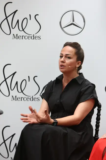 Deprem Bölgesi Destekçileri, She's Mercedes