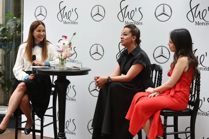 Deprem Bölgesi Destekçileri, She's Mercedes
