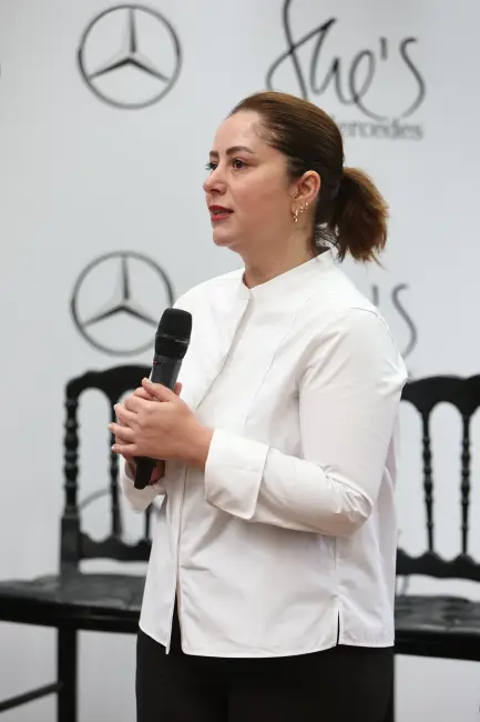 Deprem Bölgesi Destekçileri, She's Mercedes