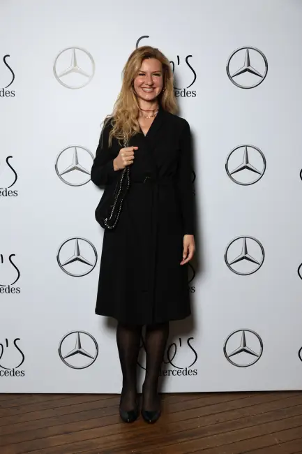 Deprem Bölgesi Destekçileri, She's Mercedes