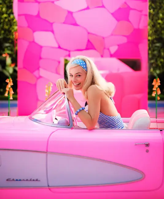 Barbie: Plastik Kutudan Beyaz Perdeye