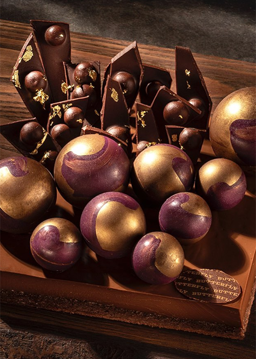 Butterfly Chocolate, Vişneli, tuzlu karamel, elma tarçın, bitter fıstıklı, limon kabuğu, karabuğdaylı, nefis kırma çikolatalar 