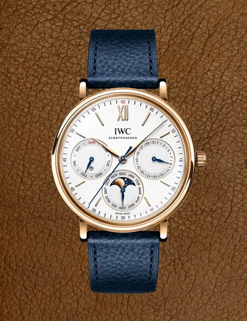 IWC Portofino Perpetual Calendar modeli, beyaz kadranlı, ay fazı göstergeli ve mavi deri kayışlı lüks mekanik saat
