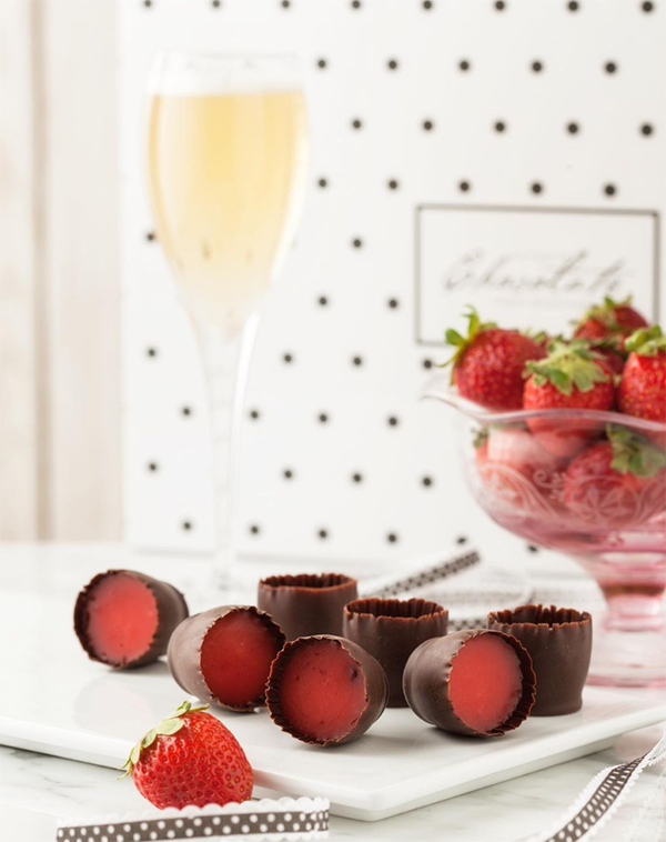 Marie Antoinette Chocolatier, Organik ham maddelerle ve özenle seçilmiş kakao çekirdekleriyle hazırlanmış çikolatalar