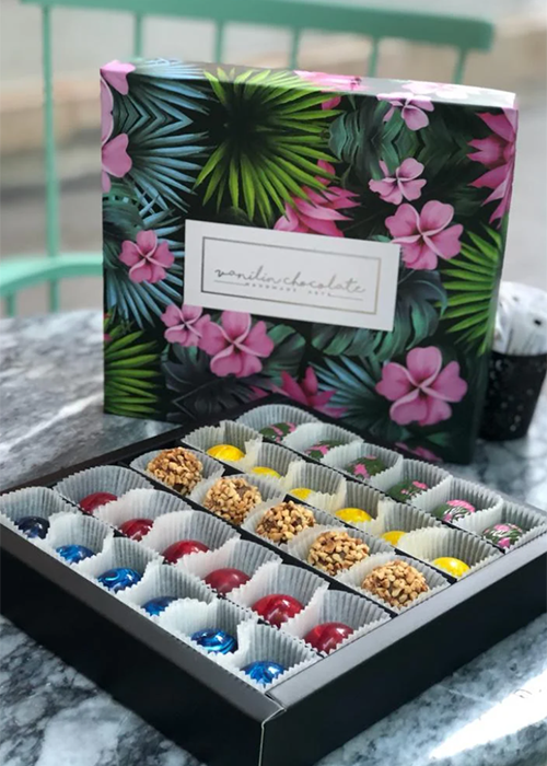 Vanilin Chocolate, Tahinli, frambuazlı, çilekli, İtalyan karamelli, hindistan cevizli, damla sakızlı, oreolu gibi akıl alan rengarenk truffle