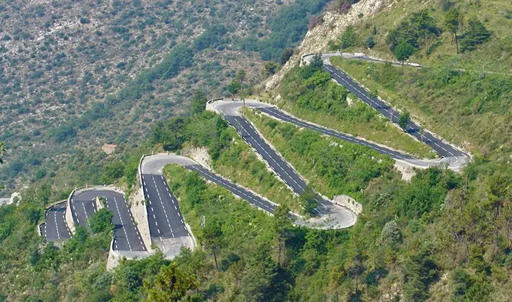 Araba Yolculuğu İçin Dünyanın En Nefes Kesici 10 Yolu