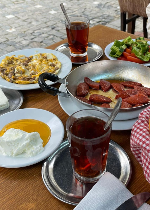 Boğazdan Bahçelere: İstanbul’un En Güzel Kahvaltı Mekânları