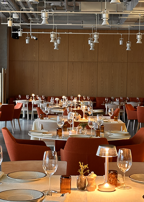 Sanat Noktasında Lezzet Vahası: Restoran Modern