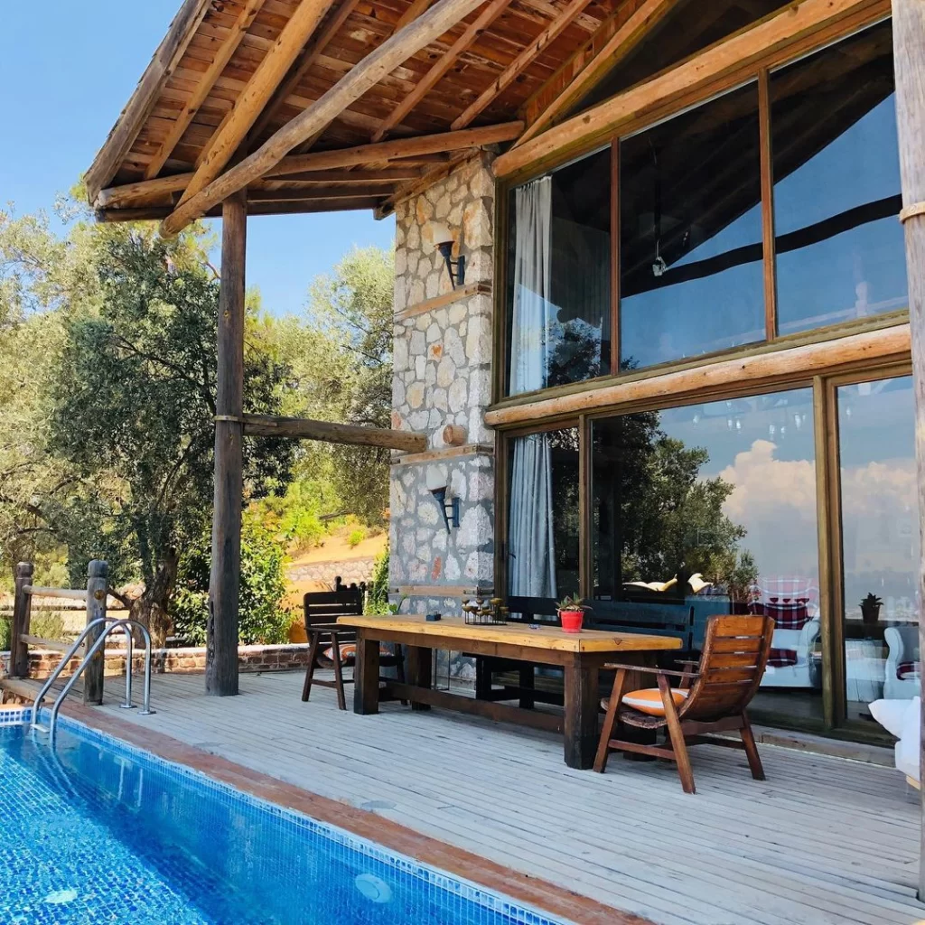 Prima Donna Hotel Patara’da özel havuzlu taş villa ve ahşap terasta doğayla iç içe konaklama