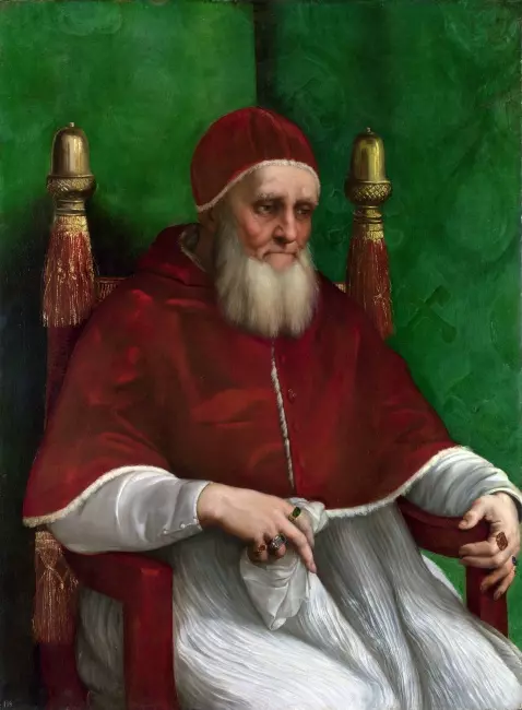 Yaşlı, uzun beyaz sakallı ve kırmızı ruhani kıyafetler içindeki bir adamın otururken resmedildiği bu eser, Raffaello'nun Papa II. Julius portresidir; yeşil fon önünde, kırmızı tahtında düşünceli bir ifadeyle ellerinde beyaz bir bezle oturan figür, altın yüzükleriyle dikkat çekiyor.