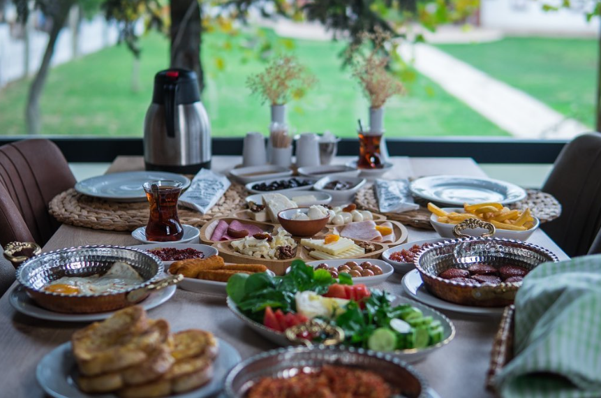 Boğazdan Bahçelere: İstanbul’un En Güzel Kahvaltı Mekânları