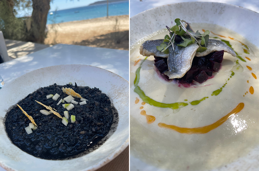 Paros seyahat rehberi yazısında adı geçen Thalassamou restoranının denize nazır bir masasında servis edilen, mürekkep balığı soslu yalancı risotto ile badem sütünde sunulan marine edilmiş çiğ barbun balığının lezzetli sunumları.