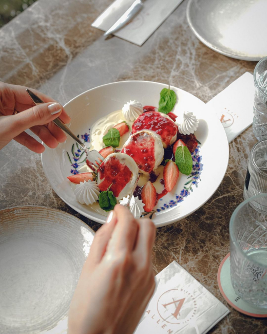 Suadiye Allen Kitchen & Cocktail’de şık sunumlu yemek tabağı