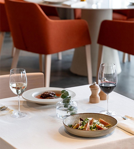 Sanat Noktasında Lezzet Vahası: Restoran Modern
