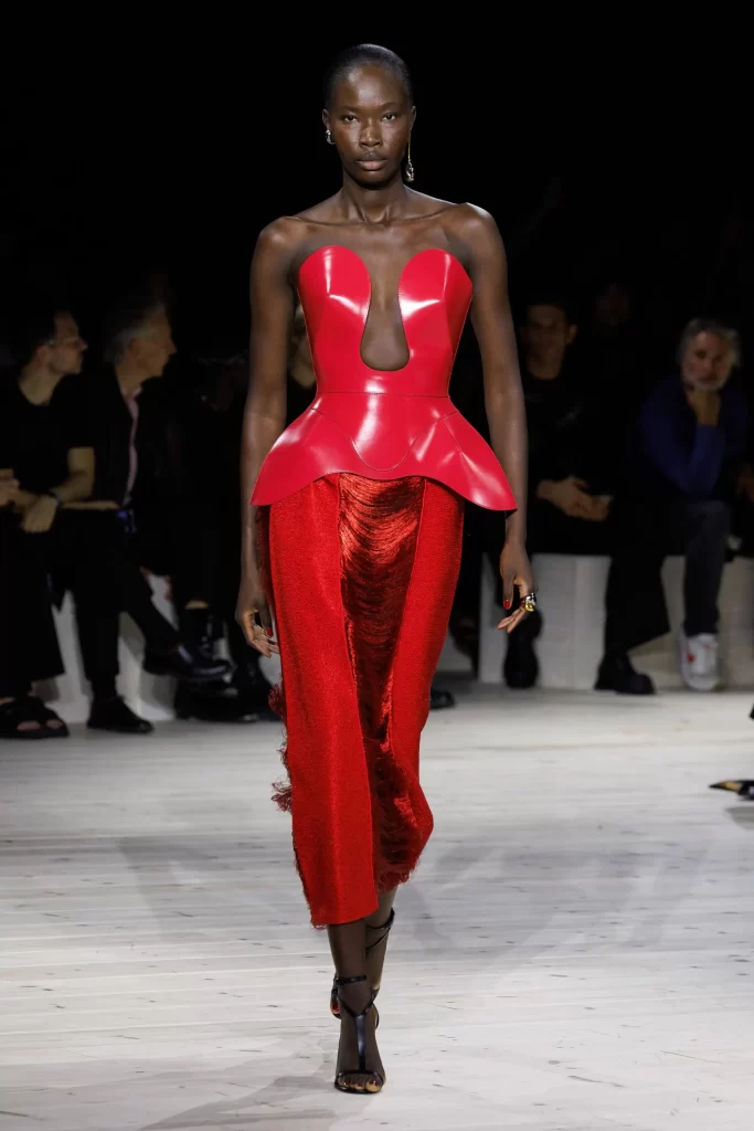 2024 İlkbahar Yaz Paris Moda Haftası Koleksiyonları