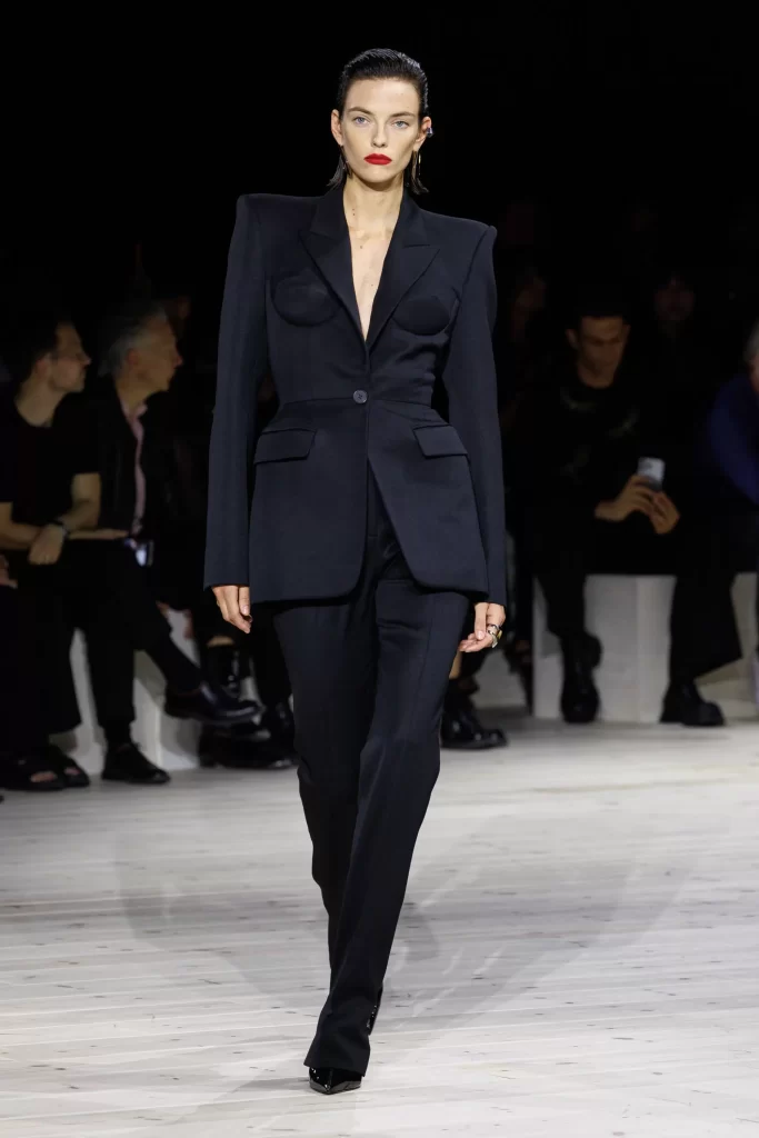 2024 İlkbahar Yaz Paris Moda Haftası Koleksiyonları