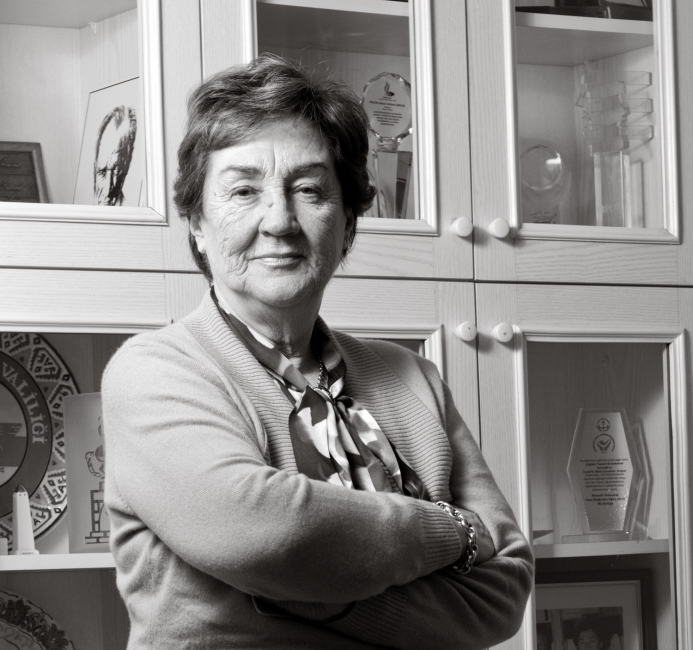 1994-1999 yılları arasında İstanbul Üniversitesi Hukuk Fakültesi Dekanlığı görevini yapan Aysel Çelikel