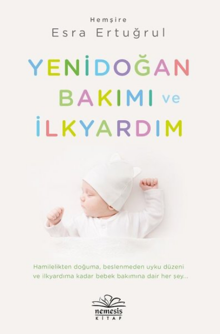 Marka Adı: Nemesis KİTAP
Ürün Adı: Nemesis KİTAP Yenidoğan Bakımı ve İlkyardım
Ürün Cinsiyeti: Unisex
Ürün Tipi: Kitap
Ürün Sezonsallığı: Belirtilmemiş
Ürün Çeşidi: Bebek Bakımı Rehber Kitabı
Ürün Özellikleri:
Bu rehber kitap, hemşire Esra Ertuğrul'un uzmanlığıyla kaleme alınmış olup, yenidoğan bebeklerin bakımı ve olası acil durumlarda yapılması gerekenler hakkında kapsamlı bilgiler sunar. Hamilelikten doğuma, beslenmeden uyku düzenine ve ilk yardıma kadar bebek bakımına dair her detayı ele alan bu eser, doğum çantası hazırlığından bebek tutuş pozisyonları, banyo teknikleri, mama tarifleri ve yenidoğan sağlık problemlerine kadar geniş bir yelpazede pratik çözümler sunar. Kitabın sade ve modern kapak tasarımı, pastel renklerdeki başlığı ve huzurlu bir yenidoğan bebeğin görseli ile dikkat çekici bir estetiğe sahiptir. Kaliteli kağıt ve dayanıklı cilt yapısıyla uzun süreli kullanıma uygun olarak tasarlanmıştır.
Öne Çıkan Detaylar:
- Yenidoğan bakımı ve ilkyardım konularını bir arada sunan kapsamlı bir rehberdir.
- Hemşire Esra Ertuğrul'un uzmanlığıyla hazırlanan güvenilir ve pratik bilgiler içerir.
- Doğum çantası hazırlığından beslenme, banyo teknikleri ve acil durumlara kadar geniş bir konu yelpazesini kapsar.
Kimler Kullanıyor?:
Bebek bekleyen anne ve baba adayları ile yeni ebeveynler, yenidoğan bebeklerinin ilk dönem bakımı ve gelişim süreçleri hakkında güvenilir ve pratik bilgilere ulaşmak isteyenler bu rehber kitaptan faydalanabilir. Bebeğinin sağlığı ve huzuru için bilinçli adımlar atmak isteyen, olası acil durumlara hazırlıklı olmak isteyen ve hemşire uzmanlığında, kolay anlaşılır çözümler arayan herkes için ideal bir kaynaktır. Bu kitap, ebeveynlik yolculuğuna başlayan veya mevcut bilgilerini tazelemek isteyen herkese hitap eder.